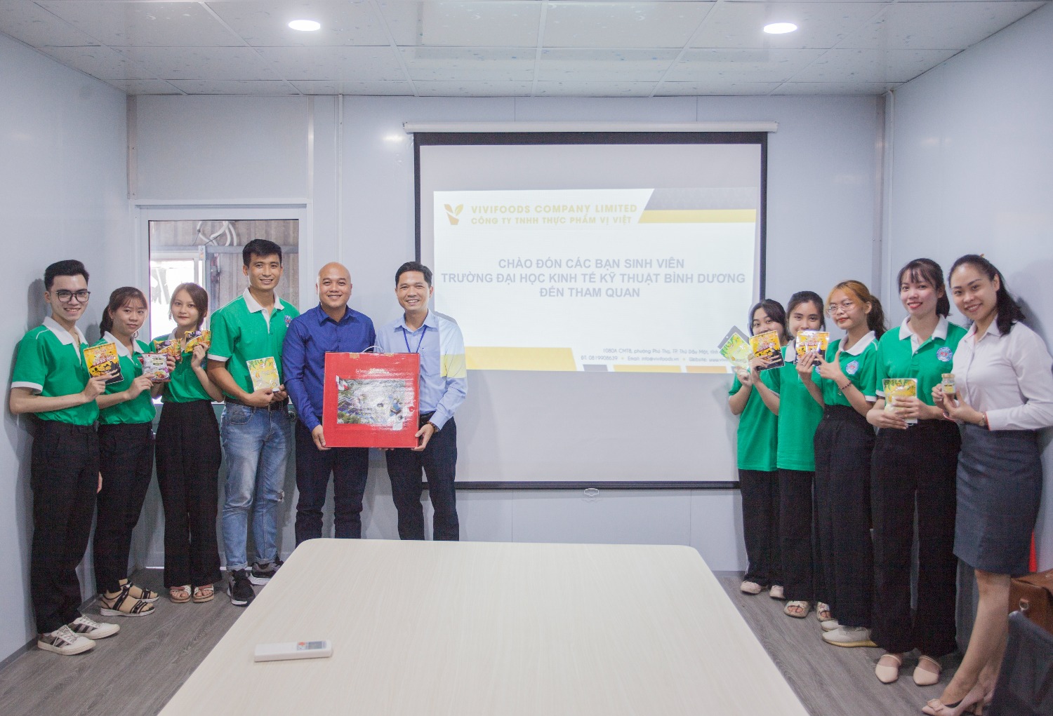 Công ty TNHH Thực phẩm Vị Việt (VIVIFOODS) tổ chức tham quan dành cho sinh viên ngành Marketing (7)